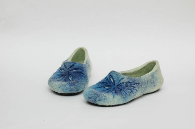 Handgemachte Gefilzte Hausschuhe Für Frauen in Blau & Mintgrün - Perfektes Geburtstags- Oder Einweihungsgeschenk von JurgaFeltLife