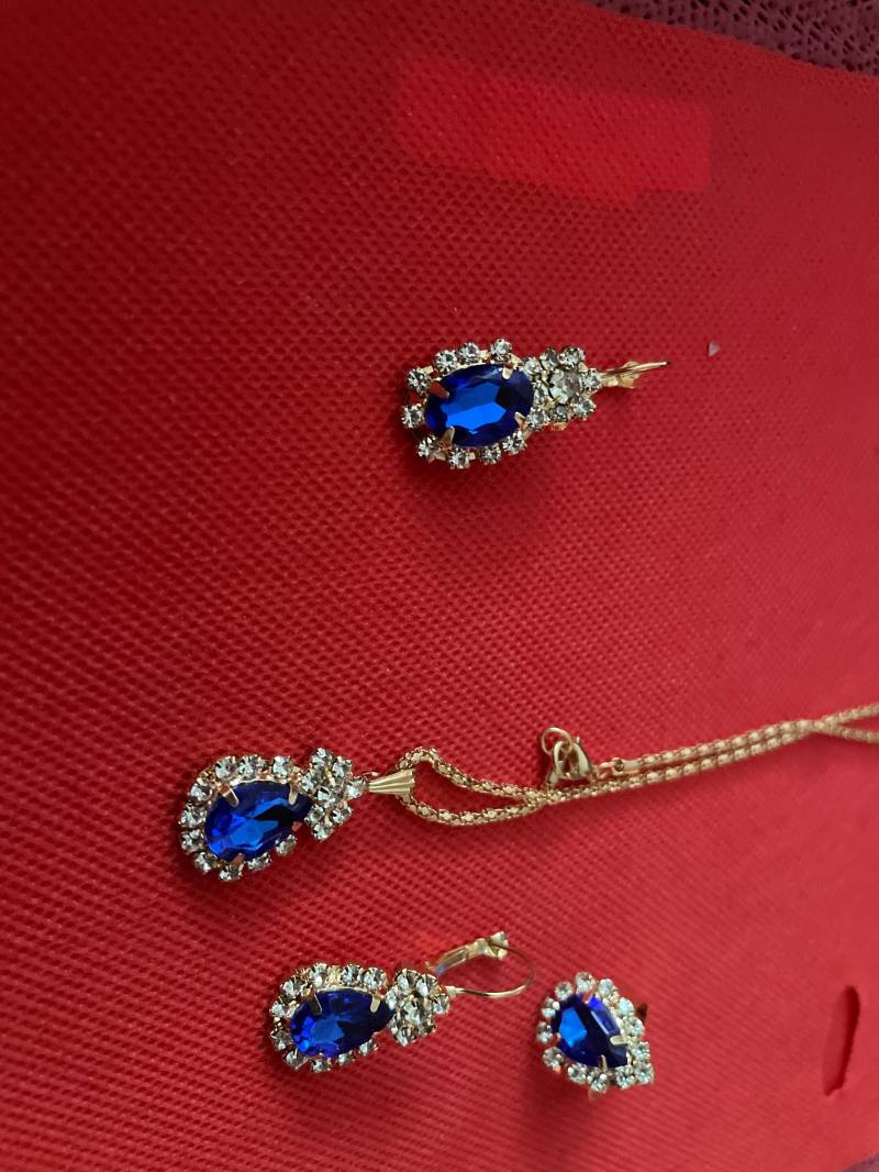 Set Besteht Von Ring Ohrringe Kette Vergold Edel Stal Set Besteht Von Ring Ohrringe Kette Vergold Edel Stal von JurijF
