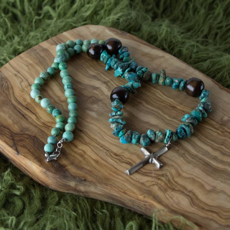 Türkis Dyed Howlite Halskette Mit Silber Kreuz, Boho Halskette, Perlen Stein Türkis Dyed Howlite Halskette Mit Silber Kreuz, Boho Halskette, Perlen Stein von JuskoJewelry