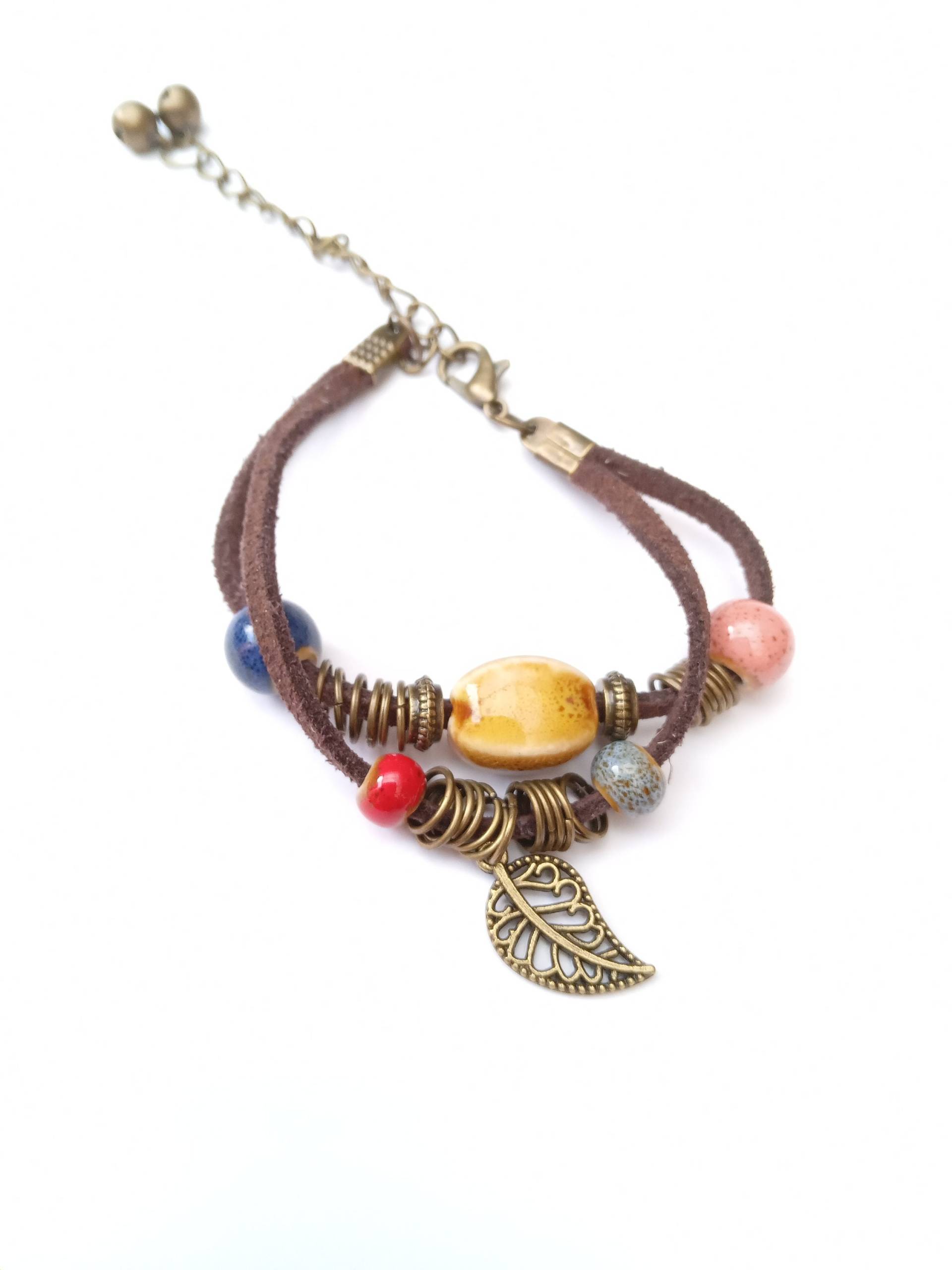 Handgemachtes Keramik Perlen Leder Armband Mit Natur Anhänger | Rustikal Gelb Verstellbare Länge Handgemachtes Keramik Perlen Leder Armband Mit Natur Anhänger | Rustikal Gelb Verstellbare Länge von JustAddWild