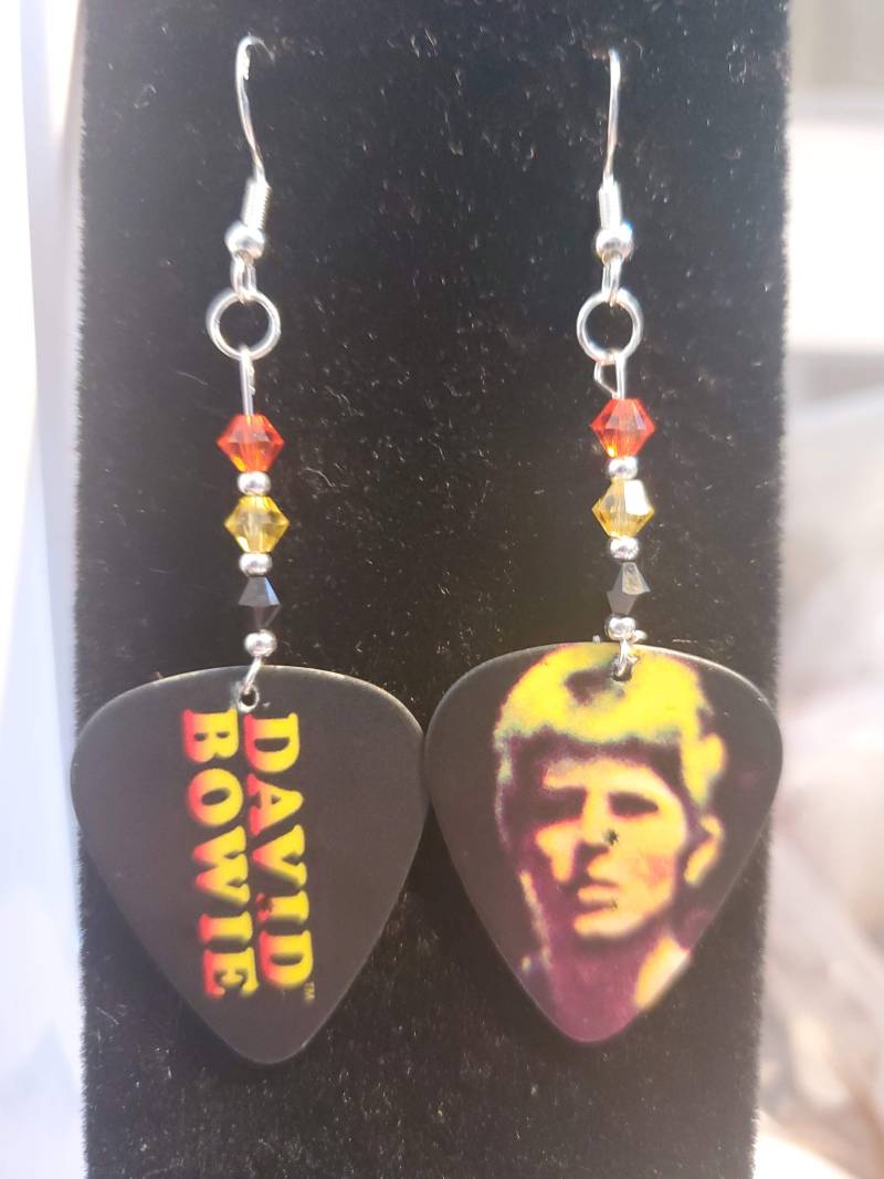 David Bowie Repurposed Guitar Pick Ohrringe von JustAskJackie