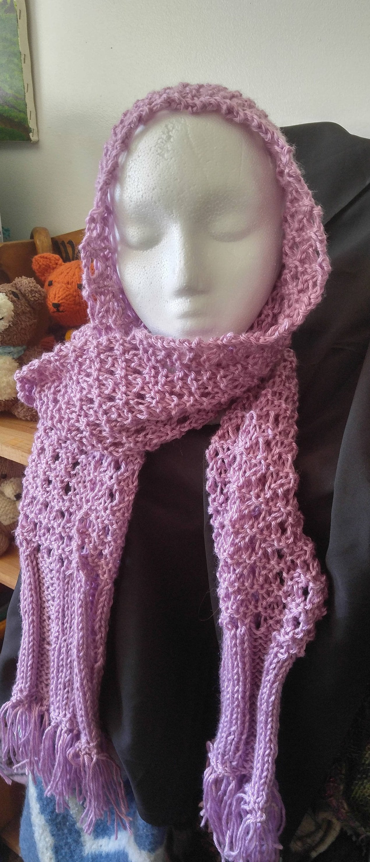 Lavendelschal. Hand Gestrickt Und Entworfen Von Justaskjackie Lavendelschal. Hand Gestrickt Und Entworfen Von Justaskjackie von JustAskJackie