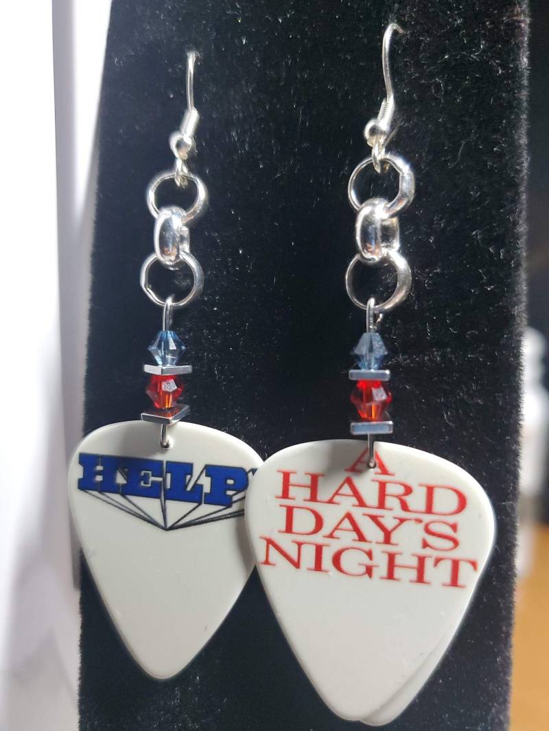 Repurposed The Beatles Gitarren Plektrum Ohrringe. Help Hard , Tag Nacht von JustAskJackie