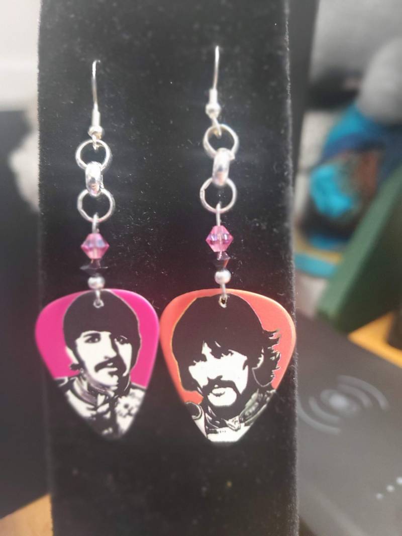 The Beatles Sgt. Pfeffer Wiederverwendete Gitarren-Pick-Ohrringe von JustAskJackie
