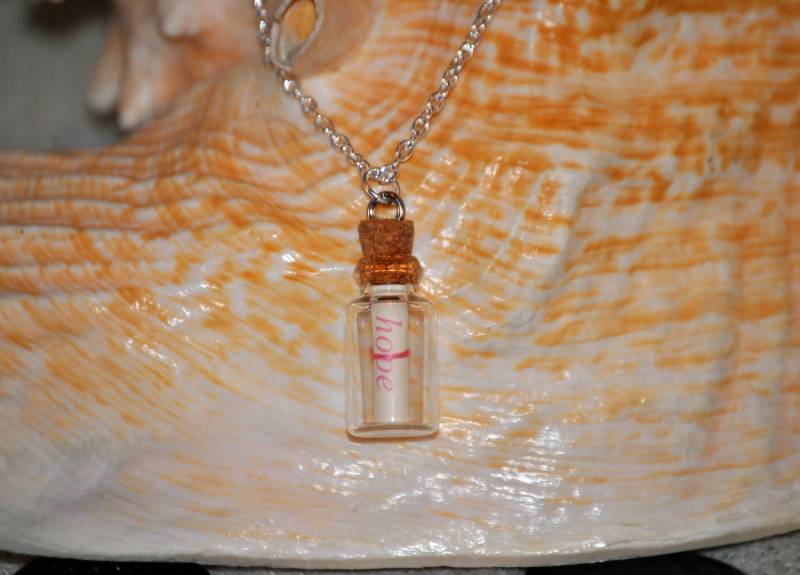 Hoffe, Brust-Krebs-Nachricht in Einer Flasche Silber Kette Hoffe, Brust-Krebs-Nachricht in Einer Flasche Silber Kette von JustBeachyJewelry