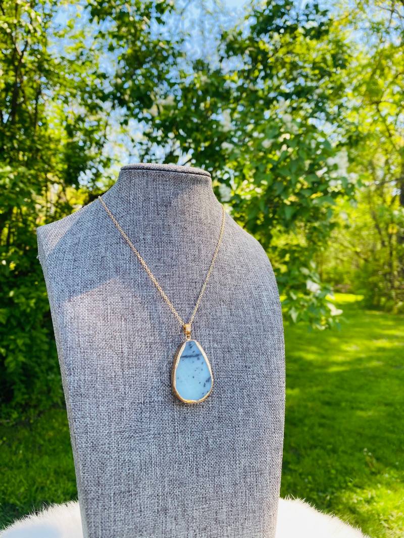 Blauer Stein Anhänger - Goldkette Justbeaditbydrue von JustBeadItByDrue