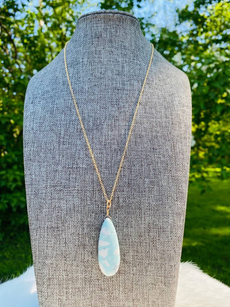 Blauer Stein Anhänger - Teardrop Gold Halskette Justbeaditbydrue von JustBeadItByDrue
