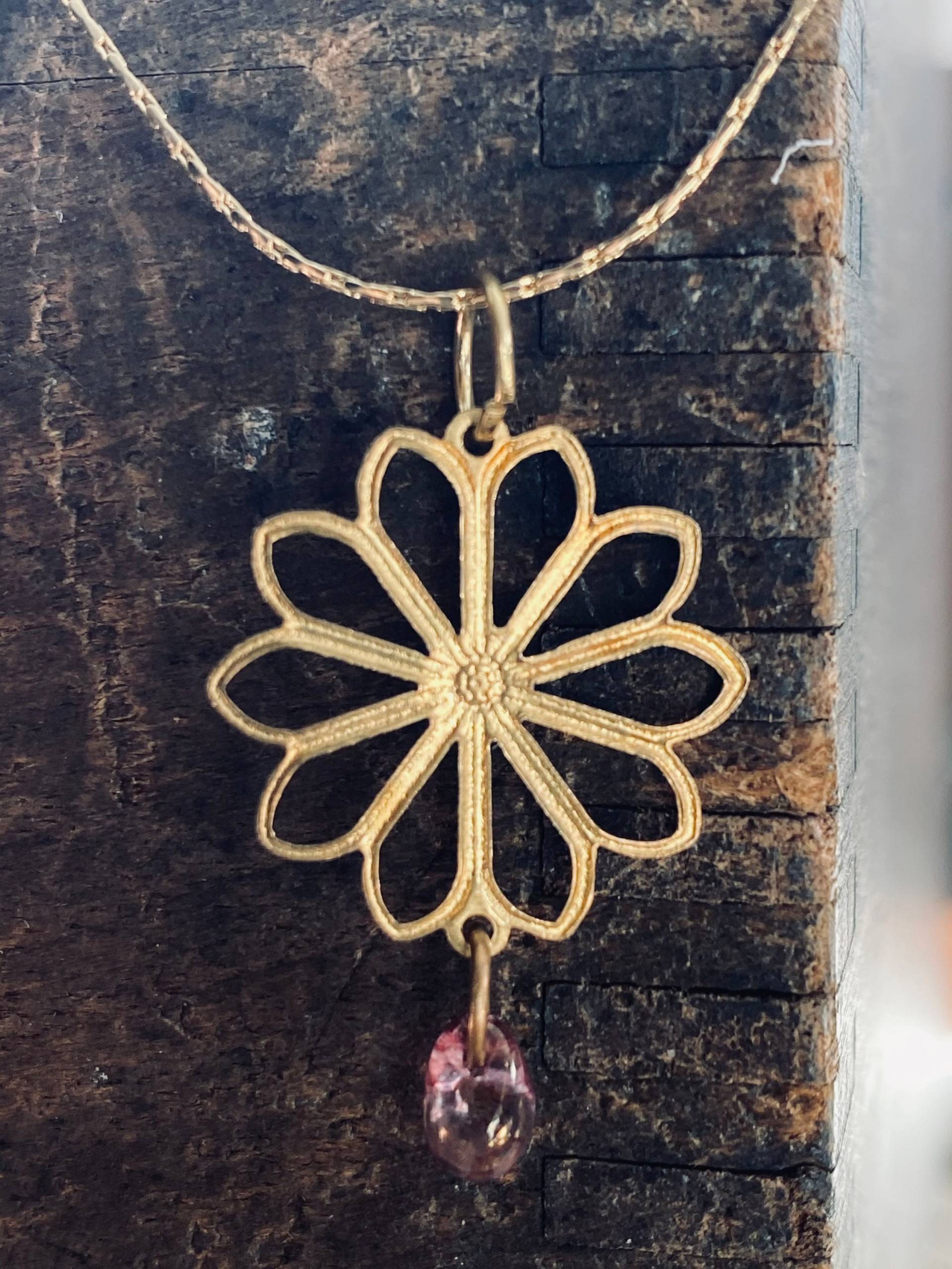 Blume Tropfen Charme - Gold Blumenanhänger 14 K Halskette Justbeaditbydrue von JustBeadItByDrue