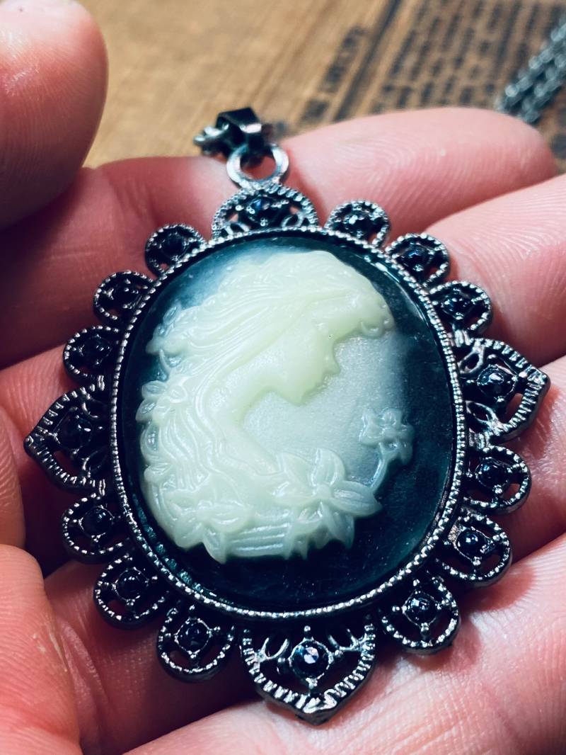 Cameo-Anhänger - Vintage Inspiriert Schwarz Cameo Schmuck Antik Silber Halskette Justbeaditbydrue von JustBeadItByDrue