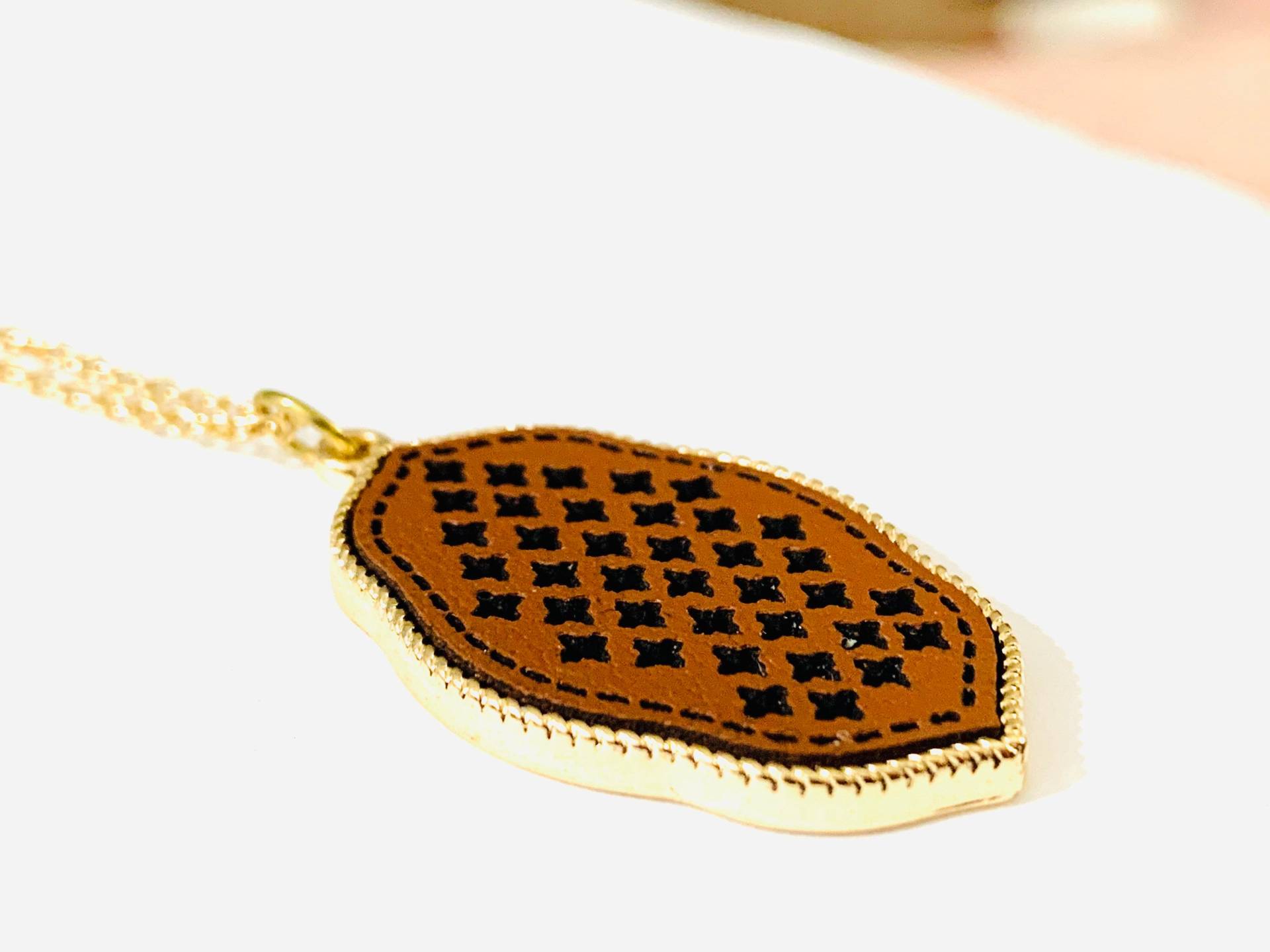 Filigraner Holzanhänger Boho Statement Halskette von JustBeadItByDrue