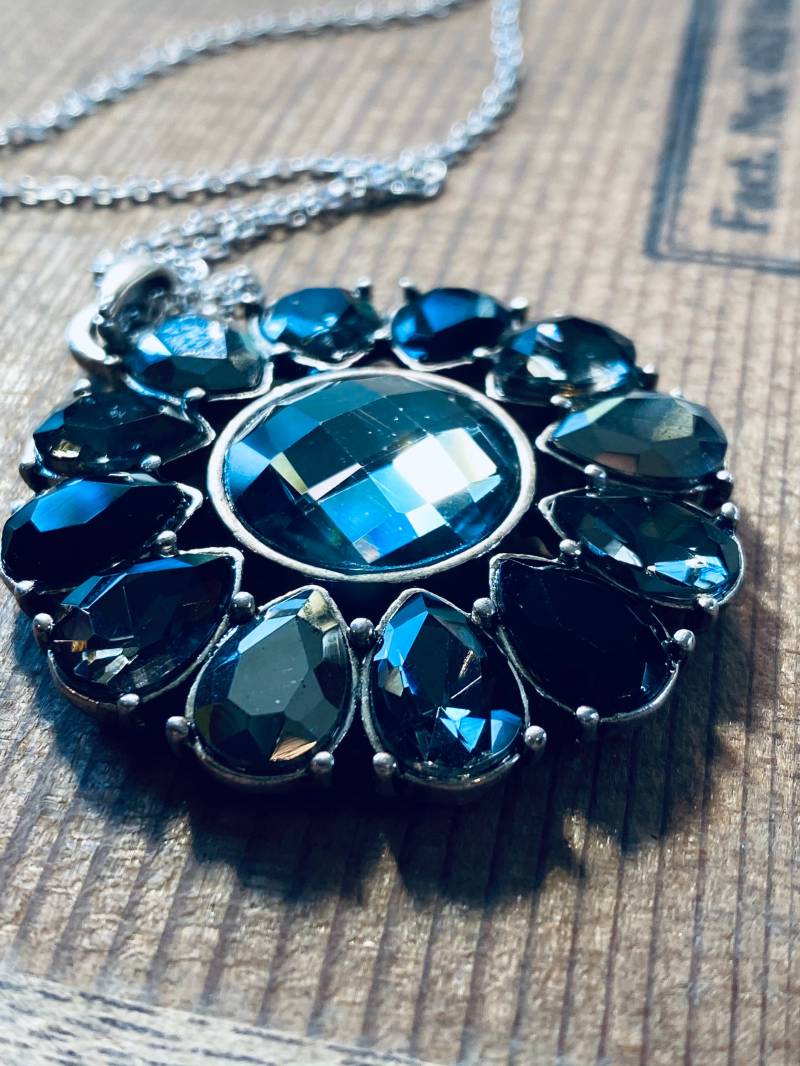 Glasblume Anhänger - Schwarz Sterling Silber Halskette Justbeaditbydrue von JustBeadItByDrue