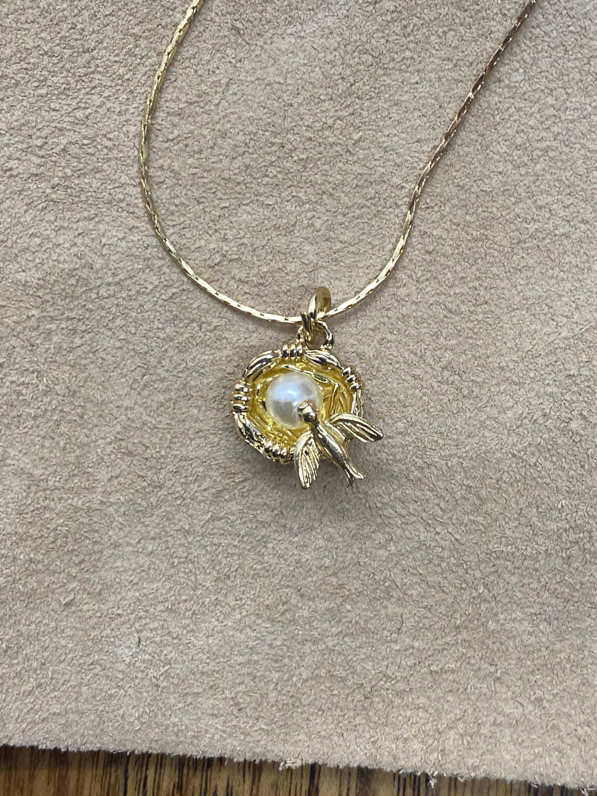 Gold Vogel Nest Anhänger Halskette Vintage Style Perle von JustBeadItByDrue