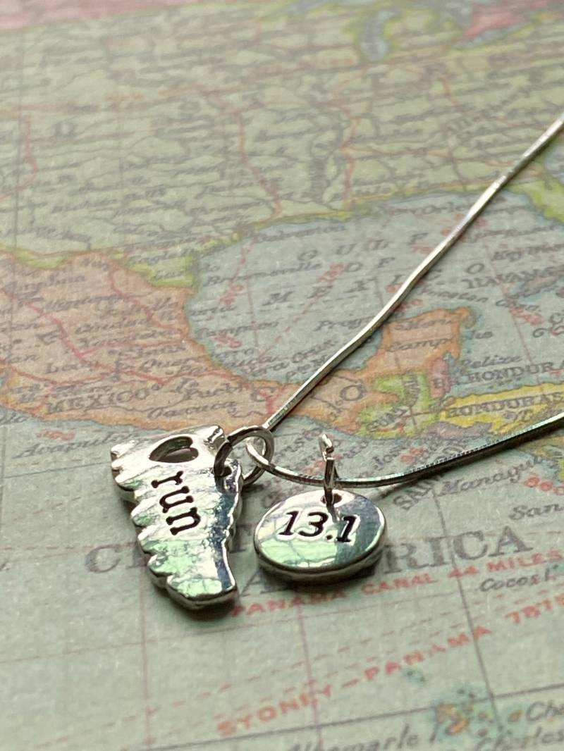 Läufer Kette 13.1 Sprinter Schmuck Geschenk von JustBeadItByDrue