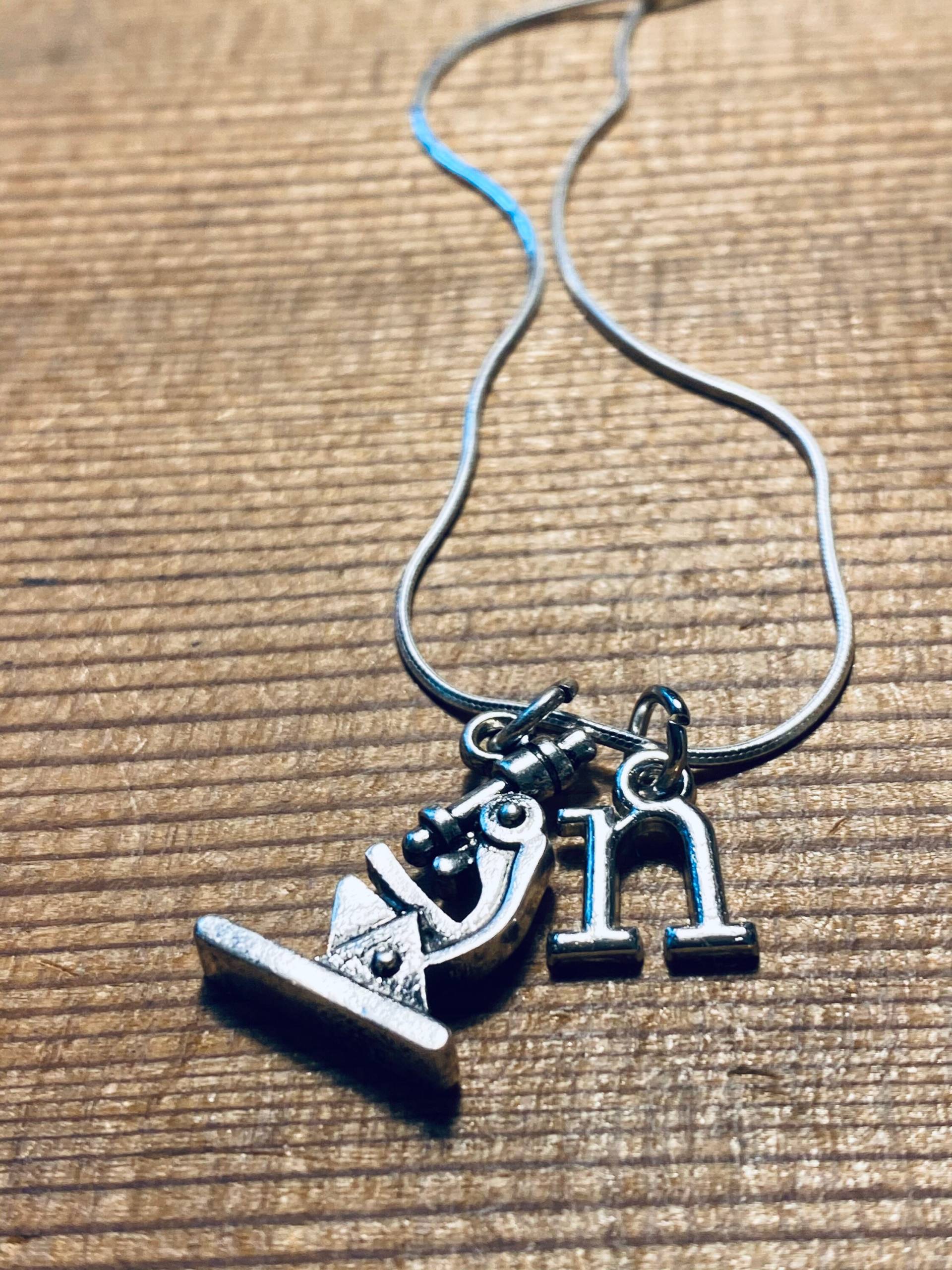 Mikroskop Halskette Personalisierte Initiale, Wissenschaft Schmuck von JustBeadItByDrue