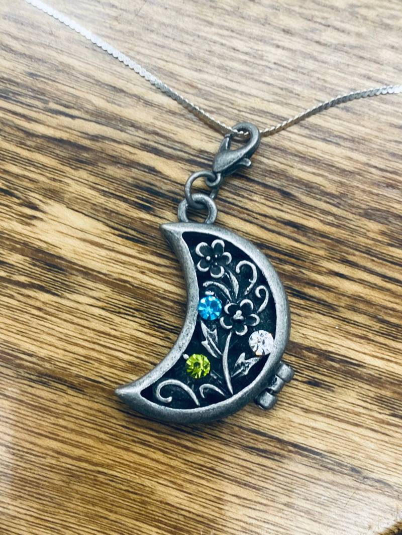 Mond Medaillon - Halskette Justbeaditbydrue von JustBeadItByDrue