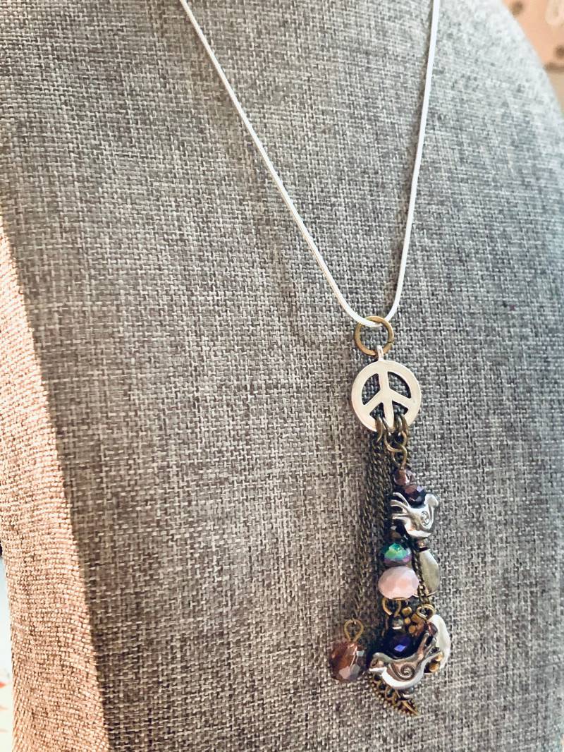 Peace Zeichen Anhänger Hippie Stil Sterling Silber Halskette von JustBeadItByDrue