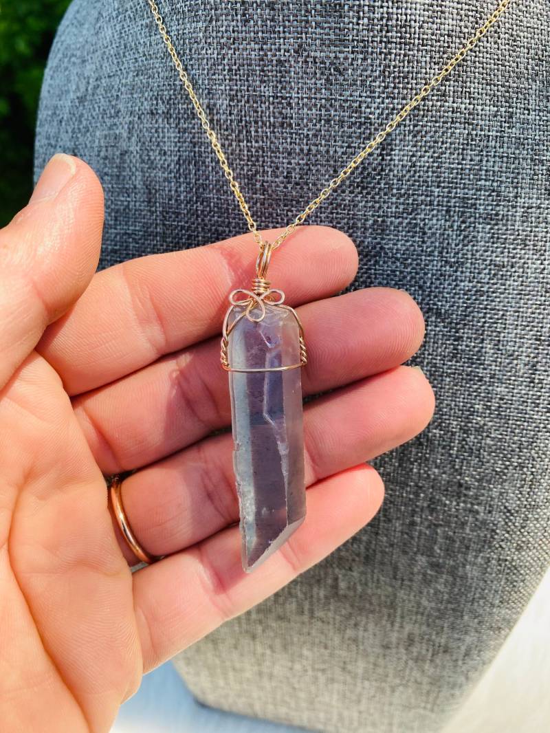 Quartz Crystal Halskette Rosegold Wire Wrapped Stone von JustBeadItByDrue