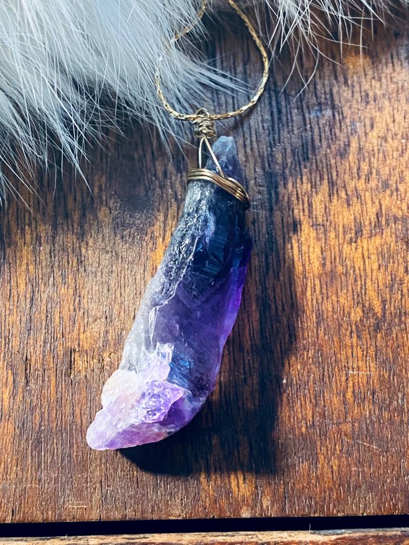 Rohe Amethyst Kristall Halskette Draht Gewickelt Quarz Stein von JustBeadItByDrue