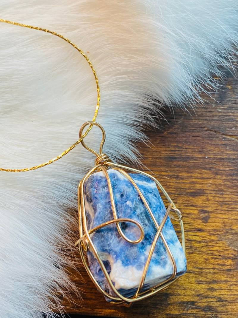 Rohe Sodalith-Kristallhalskette - Blauer Stein-Heilungs-Anhänger von JustBeadItByDrue