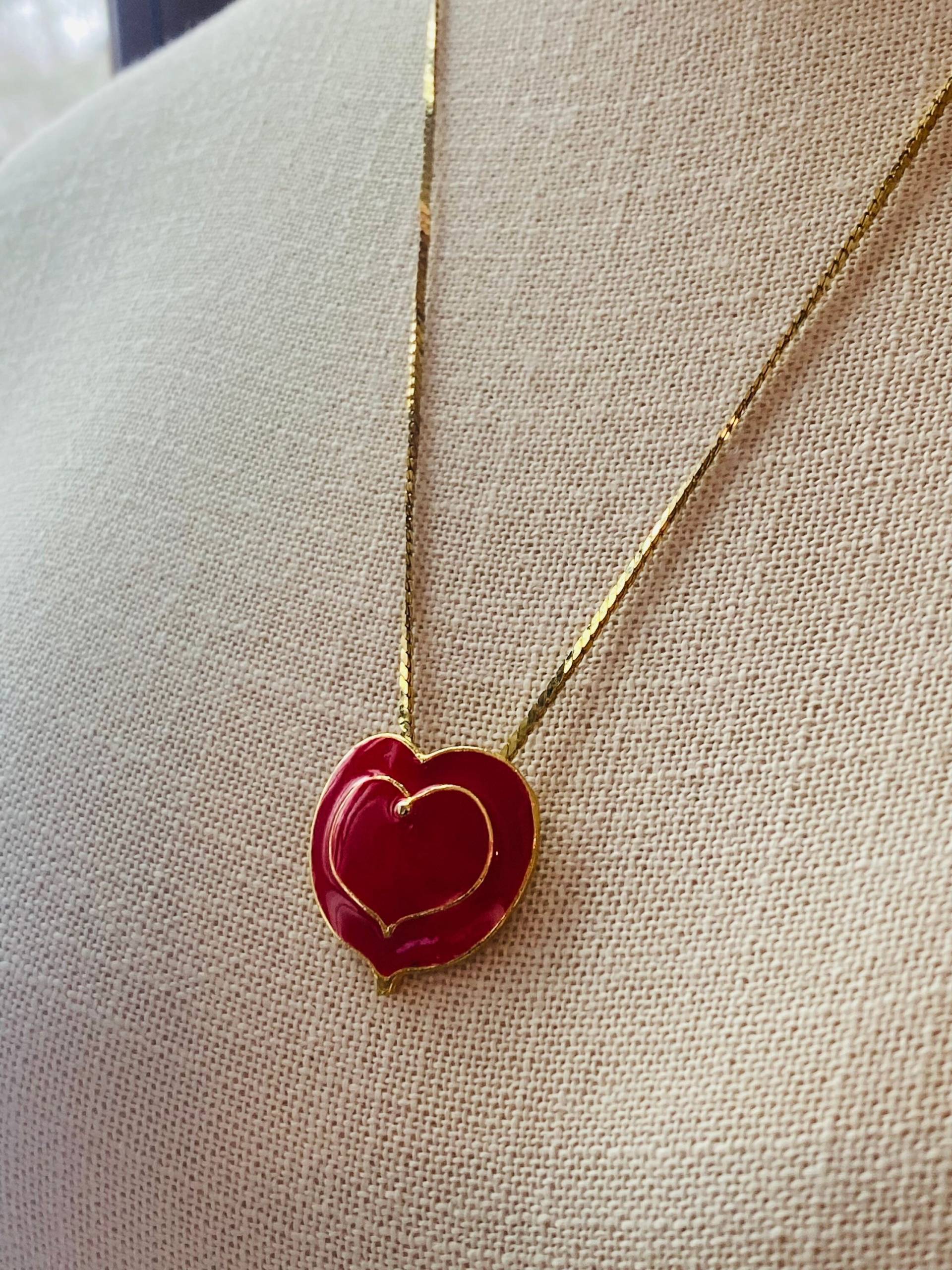 Rote Herz Halskette - Herzschmuck 14K Gold Zierliche Kette Valentinstag Geschenk von JustBeadItByDrue