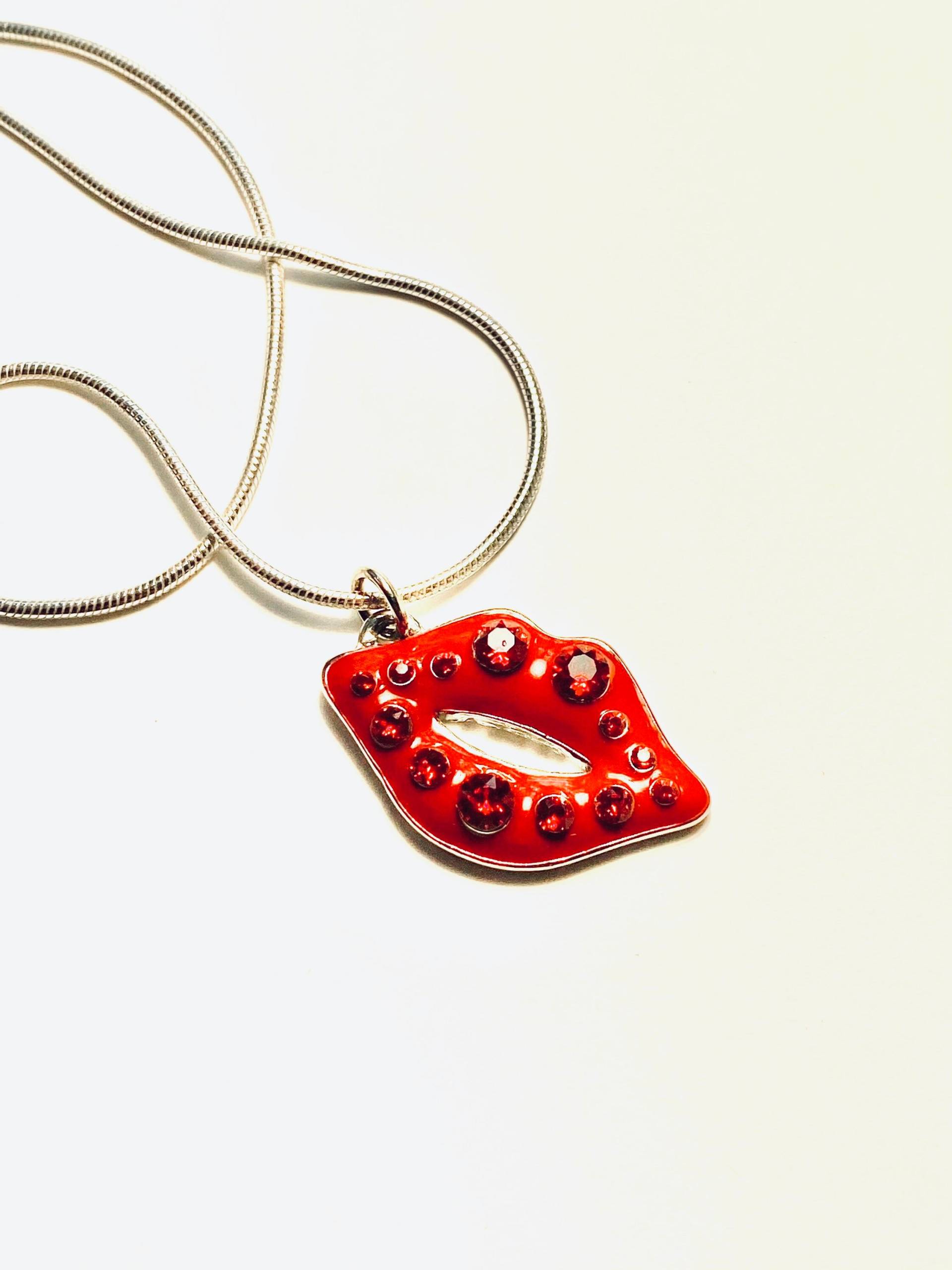 Rote Lippen Swarovski Kristall Sterling Silber Halskette von JustBeadItByDrue