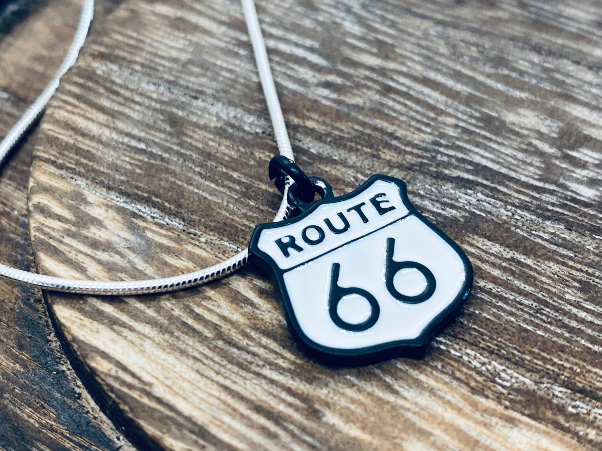 Route 66 - Highway Reise Charm Halskette Sterling Silber von JustBeadItByDrue