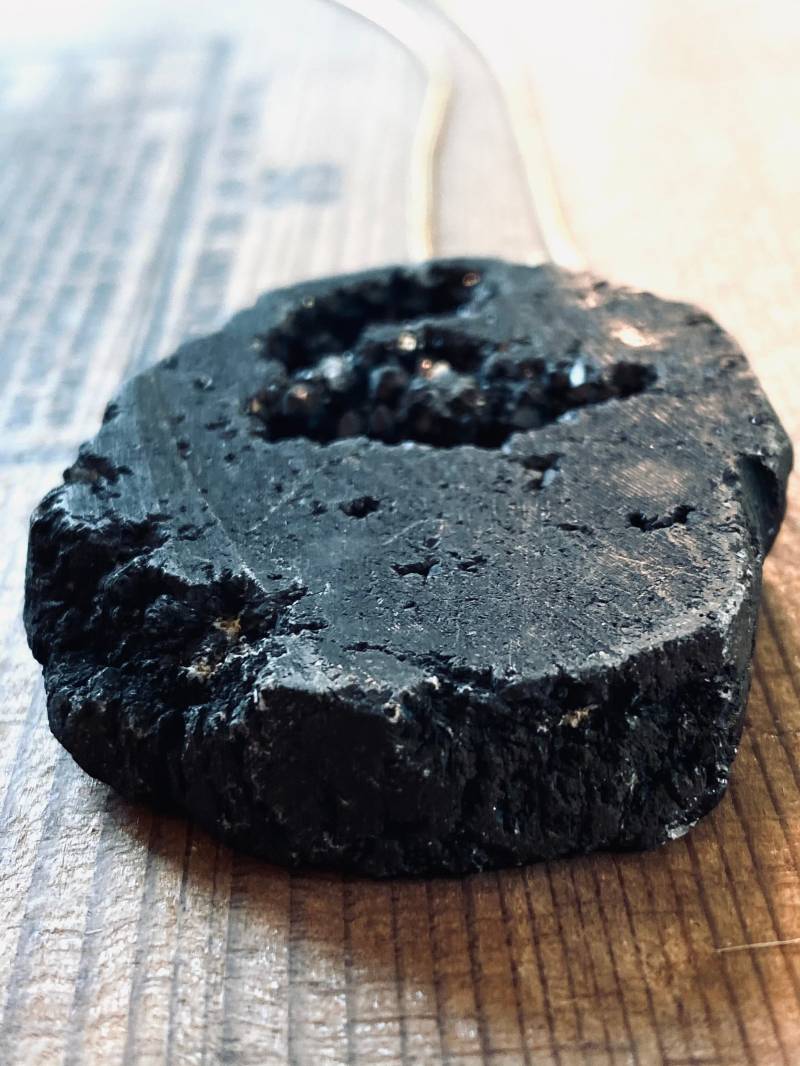 Schwarz Druzy Geode Anhänger Bergkristall Scheibe von JustBeadItByDrue