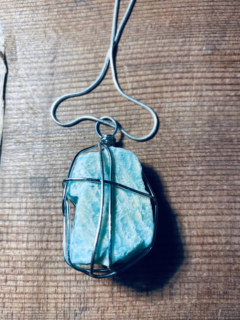 Sodalith Kristall Punkt Halskette - Heilstein Anhänger von JustBeadItByDrue