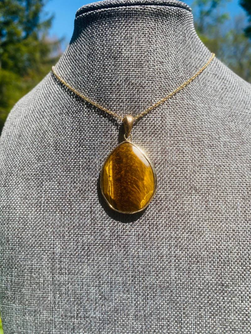 Tigerauge - Kristall Halskette Teardrop Anhänger Justbeaditbydrue von JustBeadItByDrue