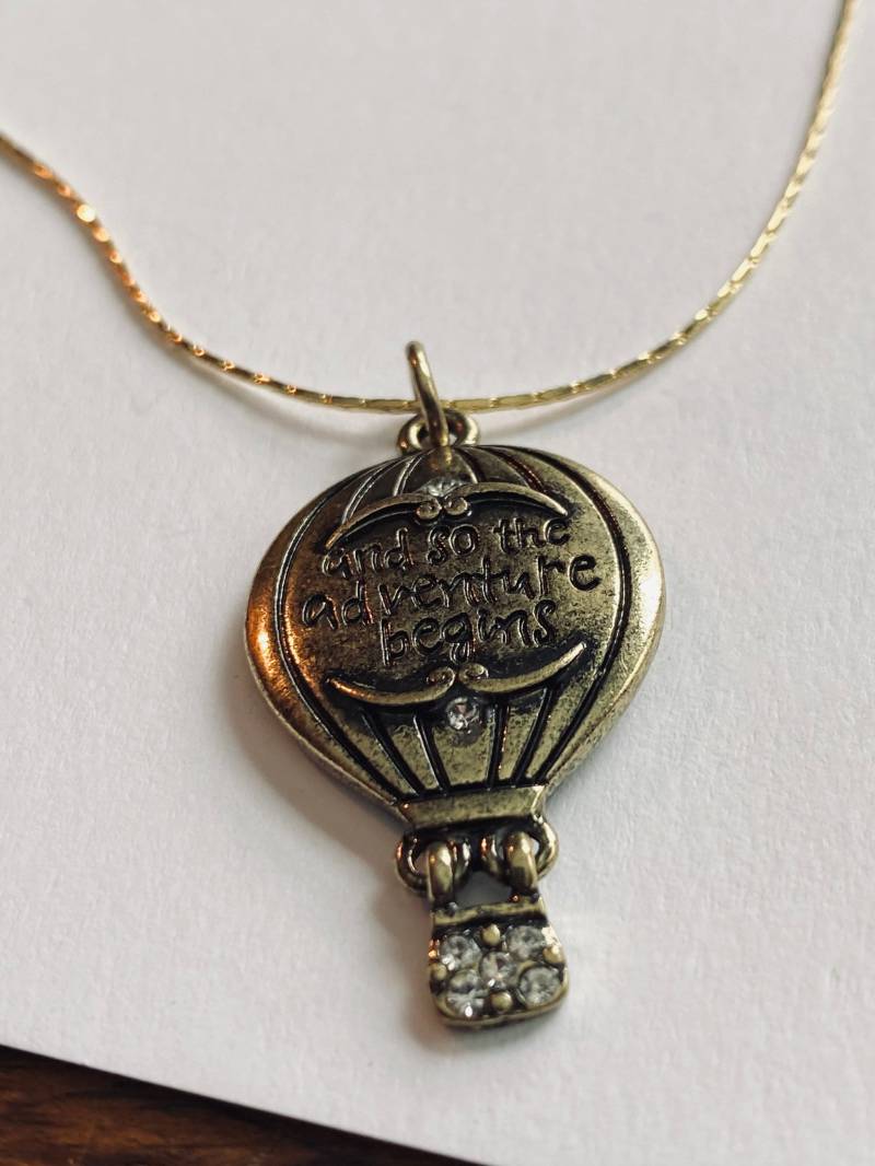 Und So Beginnt Das Abenteuer - Heißluftballon Charm Halskette Bronze von JustBeadItByDrue