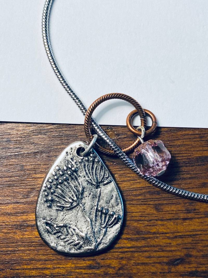 Vintage Blumenanhänger - Gemischte Metall Anhänger Halskette von JustBeadItByDrue