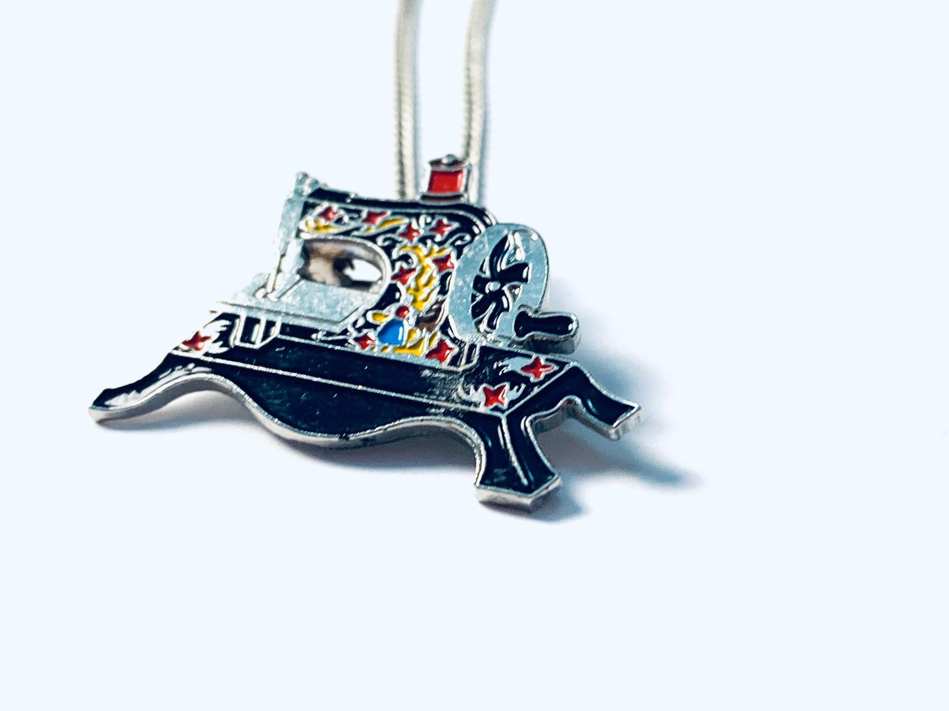 Vintage Nähmaschine Anhänger Näherin Geschenkkette von JustBeadItByDrue