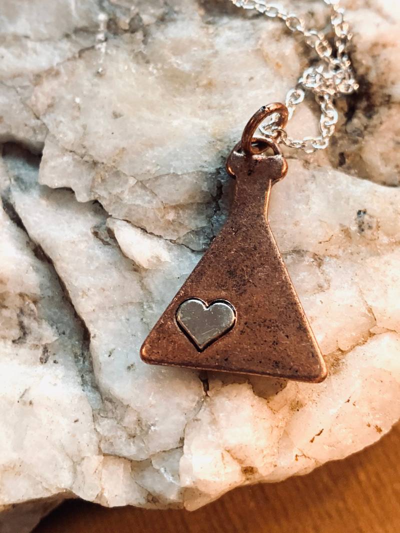 Wissenschaft Halskette - Becher Chemie Geschenk Liebe Trank Justbeaditbydrue von JustBeadItByDrue