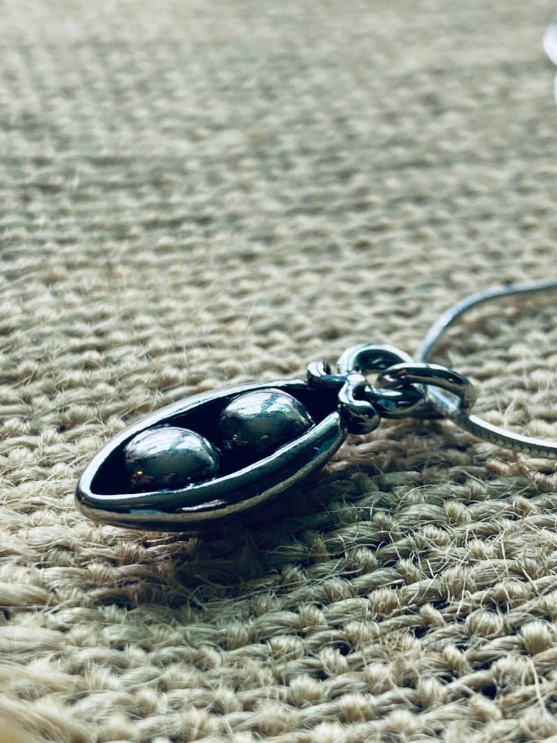 Zwei Erbsen in Einer Schote Halskette - Sterling Silber Anhänger von JustBeadItByDrue