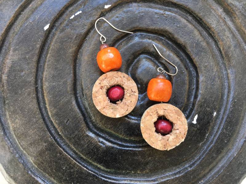Weinkorken Ohrring | Perlen Schmuck Nachhaltiger Indo Western Boho Weinkorken Ohrring | Perlen Schmuck Nachhaltiger Indo Western Boho von JustCrapp