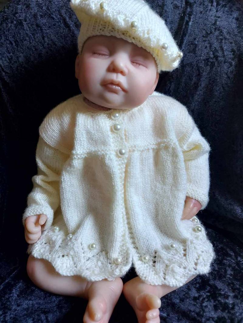 Handgestrickte Baby Kleidung Set Perlenmantel, Baskenmütze & Handschuhe von JustCreatedForYou