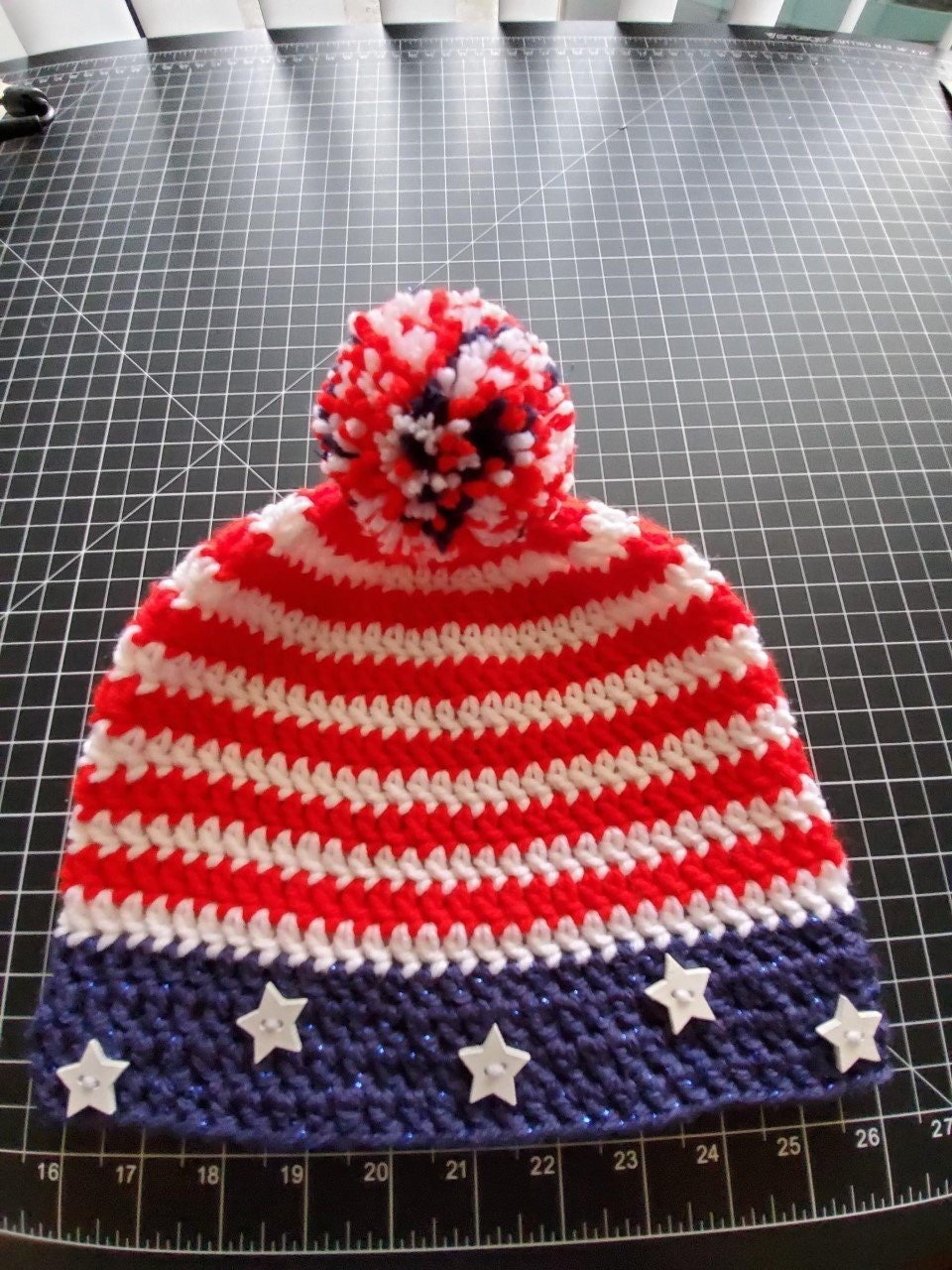 Rot, Weiss & Blau Beanie Rot, Weiss & Blau Beanie von JustCreatedbyRenee