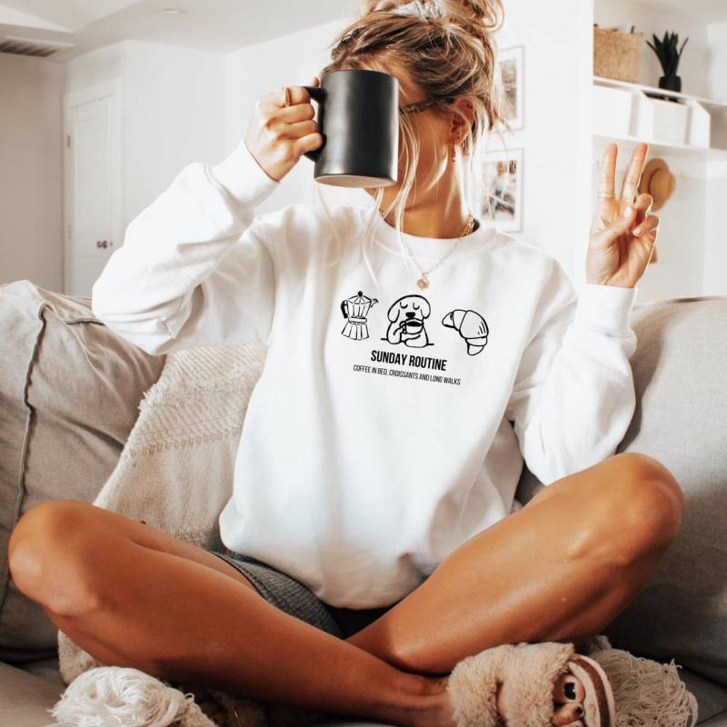 Pullover Hund Kaffee | Geschenk Hundebesitzer Dog Mom Dad Sweatshirt Hundeliebhaber Kaffeetrinker von JustEssentialsForYou
