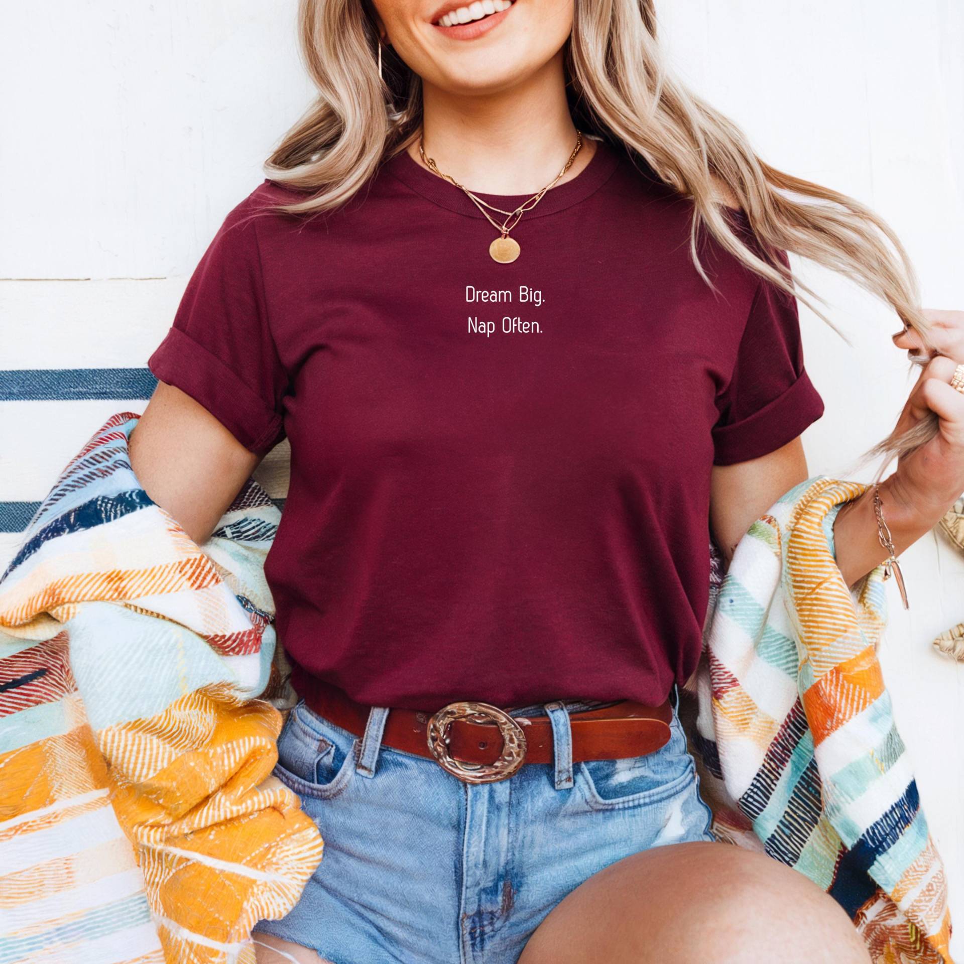 T-Shirt Dream Big Nap Often | Geschenk Schlafmütze Träumer Geschenkidee Freundin Geburtstagsgeschenk von JustEssentialsForYou