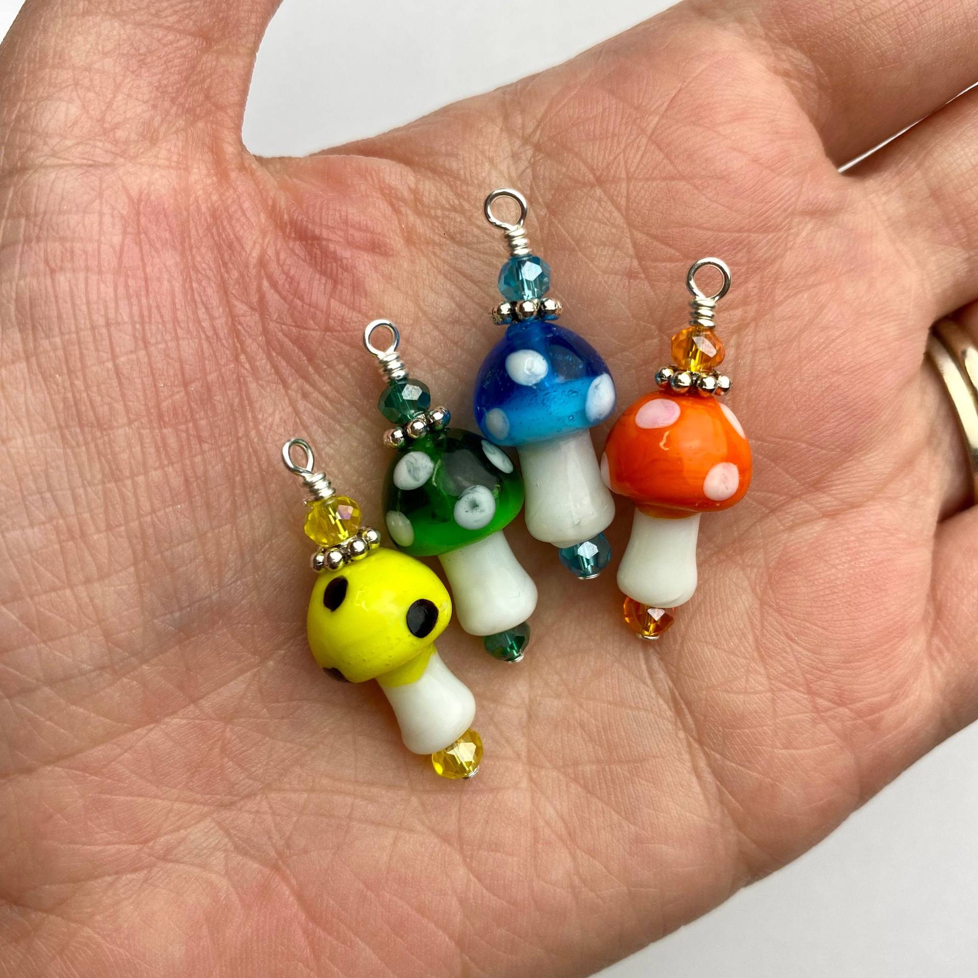 Bunte Funky Lampwork Pilz Ohrringe | Multicolor Glasperlen, Nette Tropfen Silber Ton Finishes Bunte Funky Lampwork Pilz Ohrringe | Multicolor Glasperlen, Nette Tropfen Silber Ton Finishes von JustForFunStyle