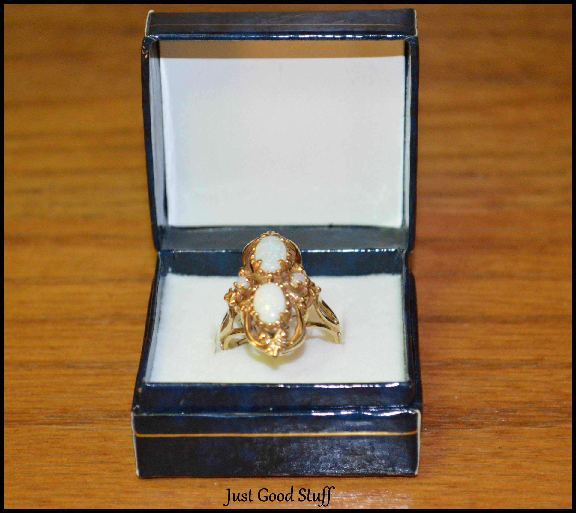 Schöner Vintage Opal 10 Karat Goldring Mit 2 Großen Opalen Und Kleinen, Um Den Ring Zu Betonen ~ von JustGoodStuff1488