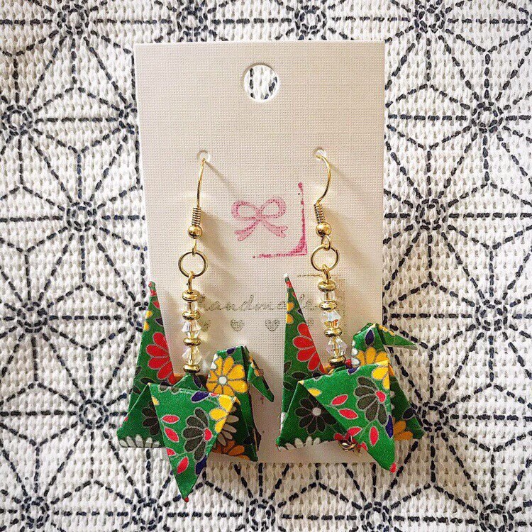 Ohrringe Grün Gemusterten Origami Kranich Ohrringe Grün Gemusterten Origami Kranich von JustJeanetteJewelry