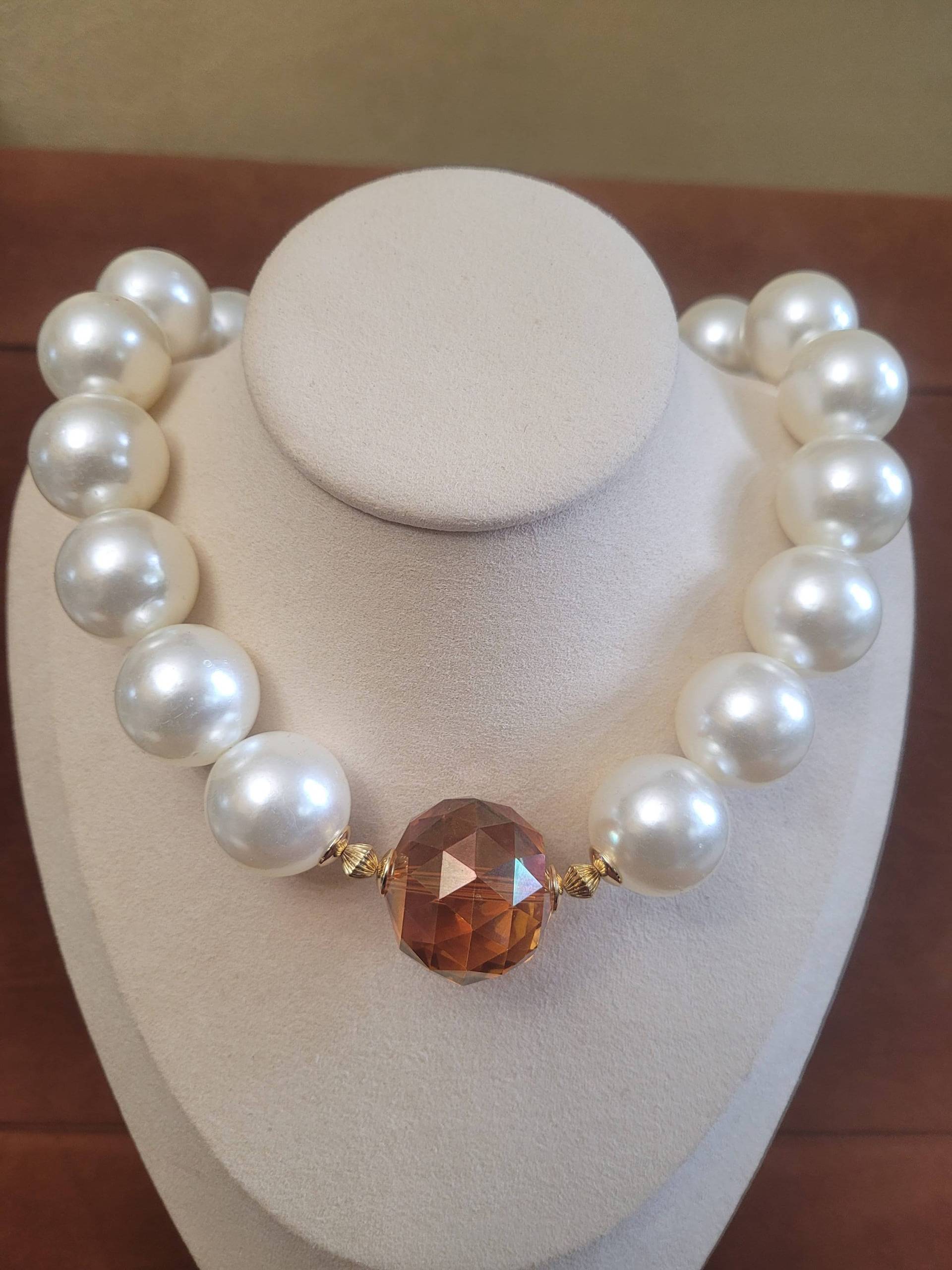 20 Mm Oder 24 Acryl Elfenbein Perlen Halskette. Hochglanz Optik. Sehr Hübsch. Hervorragender Wert. Reduziert von JustJewelsOnline