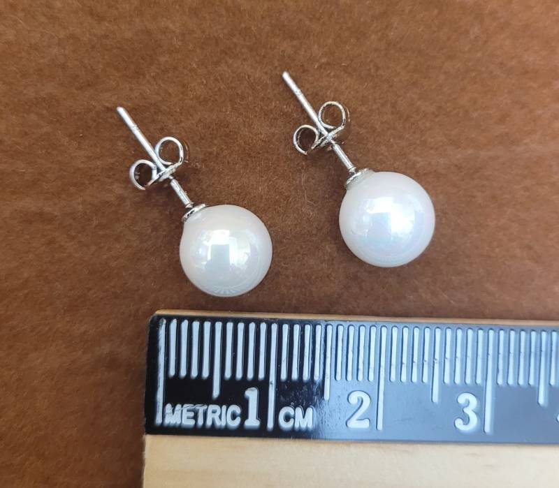 Süßwasser Perle Ohrringe. Sie Haben Ein Sehr Hohes Lüster, 8mm Im Durchmesser, 925 Sterling Silber Beiträge Und Schmetterlinge. Klassisch & von JustJewelsOnline