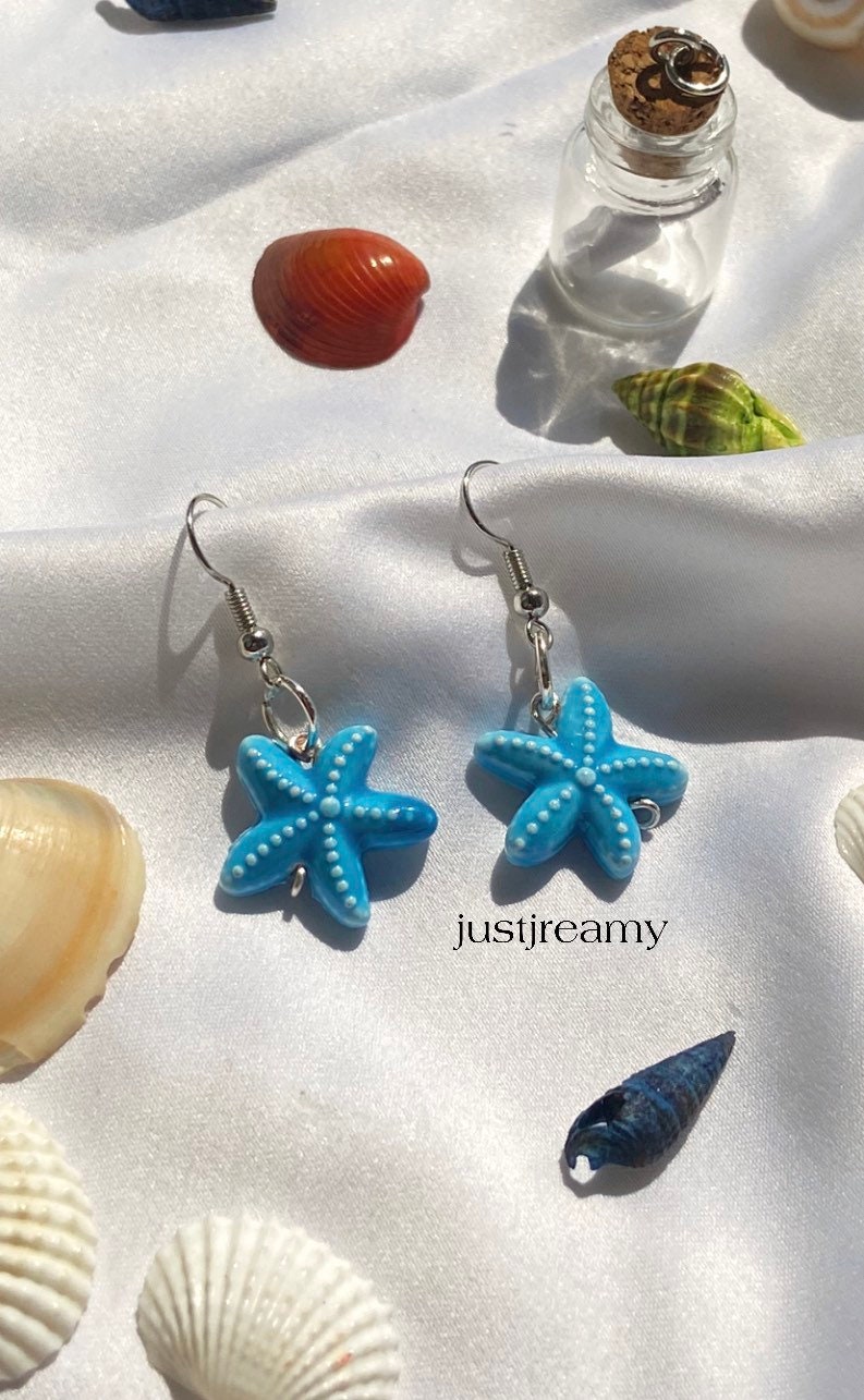 Blaue Seestern Ohrringe | Strand Silberfarbe Draht von JustJreamy