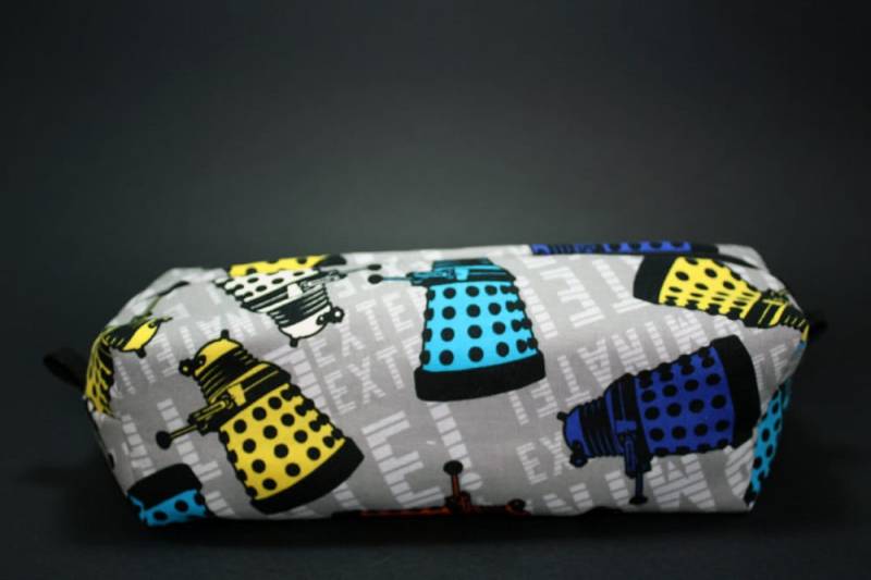 Boxy Make-Up Tasche - Dalek Doctor Who Mit Reißverschluss Bleistift-Beutel von JustPeachyHandmade