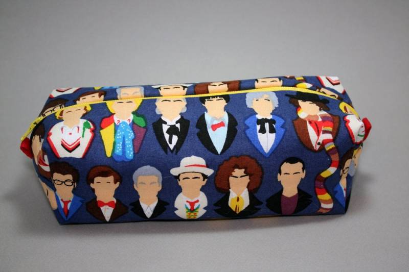 Boxy Make-Up Tasche - Die Ärzte Druck Reißverschluss Bleistift-Beutel Doctor Who von JustPeachyHandmade