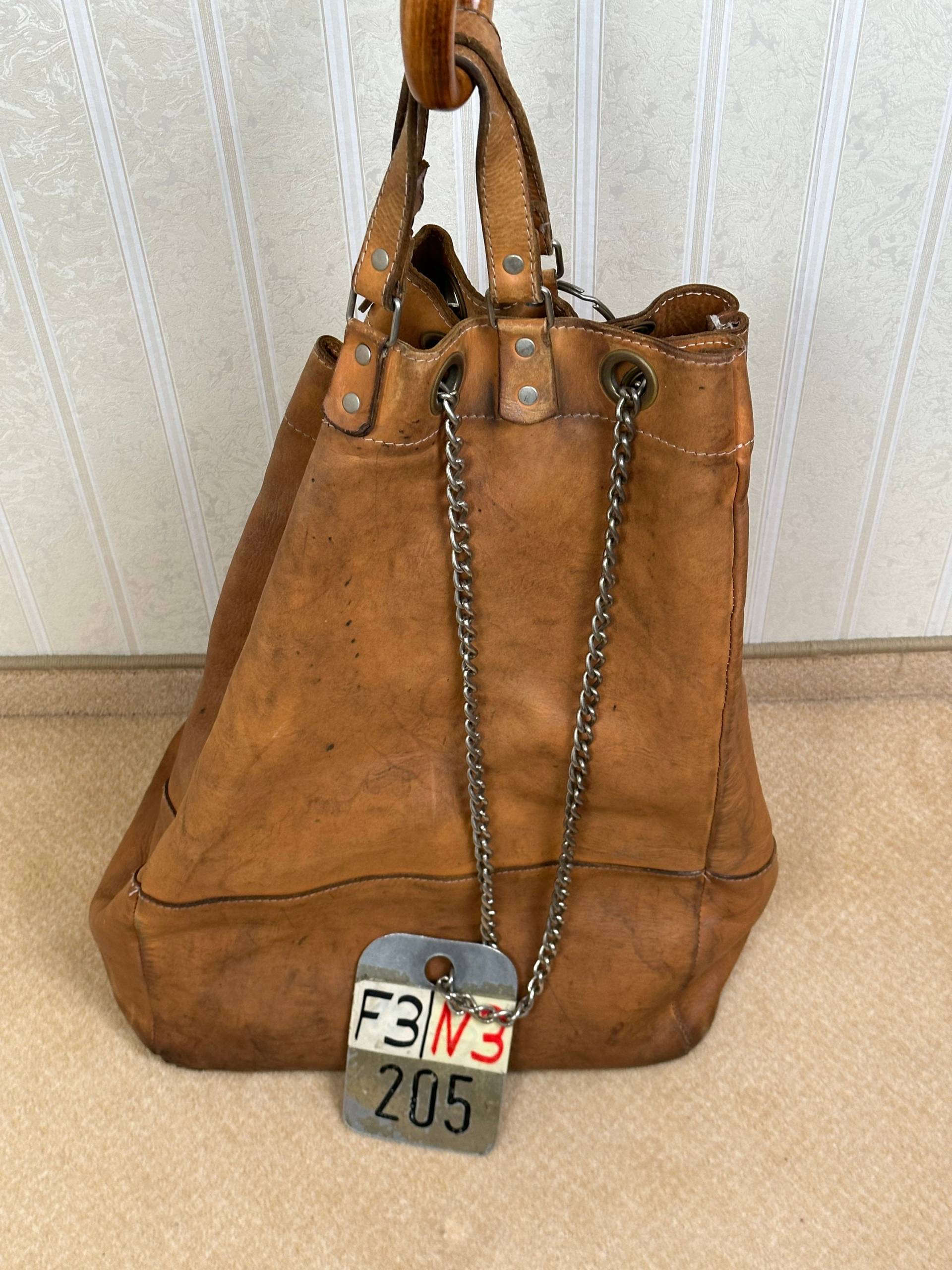 Geldsack Leder Groß Mit Metallkette Wurde Früher in Banken Verwendet Geldsack Leder Groß Mit Metallkette Wurde Früher in Banken Verwendet von JustRestoreVintage