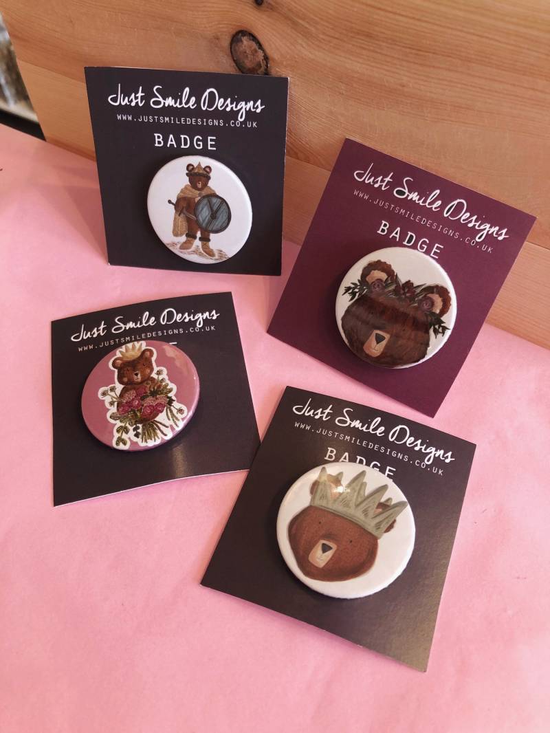 Bär Abzeichen - Wikinger König Pin Zurück Buttons Wald Tier von JustSmileDesigns