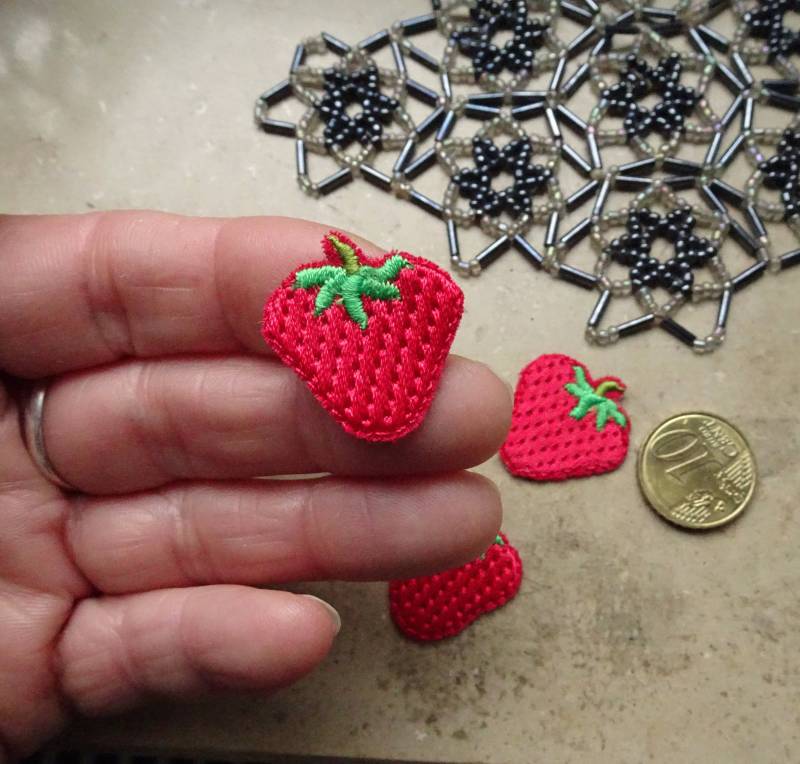 Patches Ab 2st. Erbeeren, Applikation Kleine Rote Erdbeerchen, Aufbügelbare Minifrüchte Gestickt, Bügelfrucht von JustTinasart
